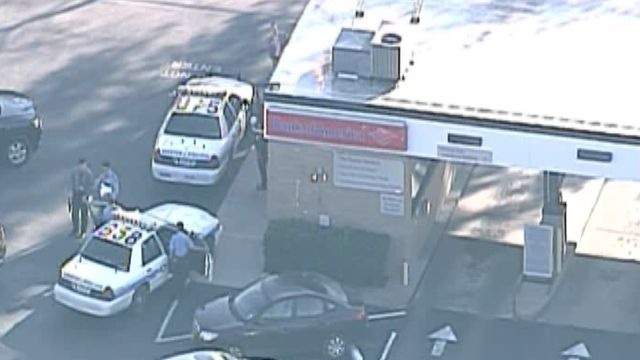 Man robs drive-thru teller at northwest Houston bank