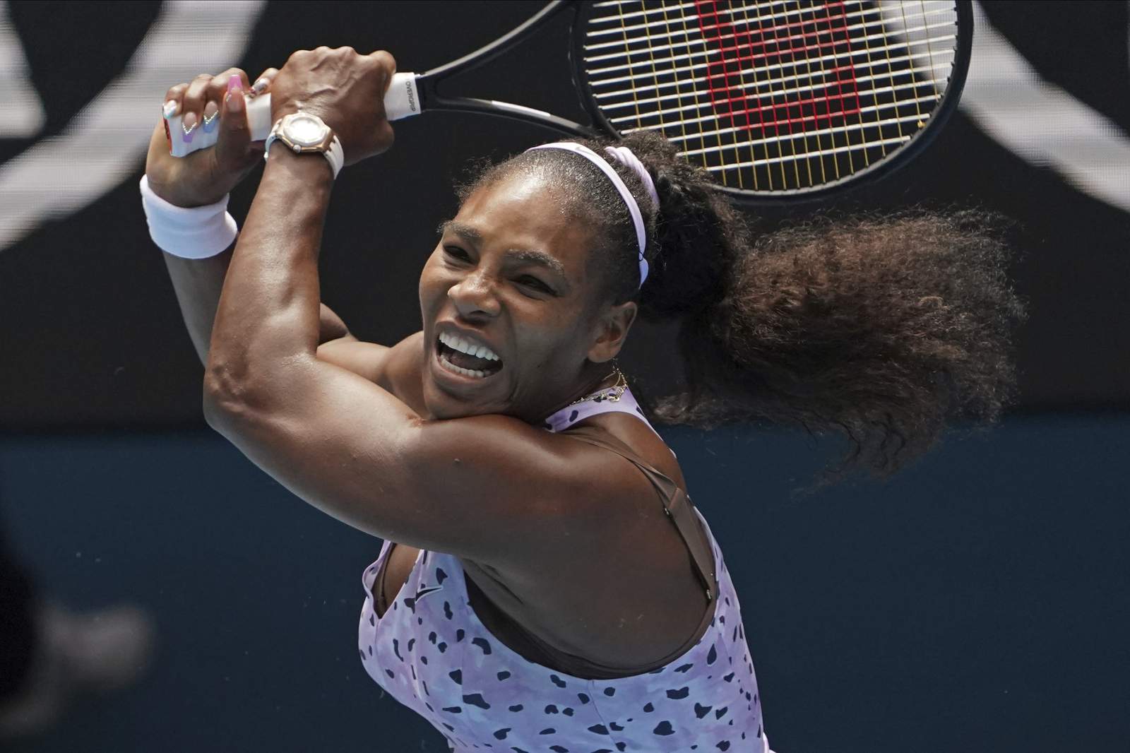 Serena visits zoo; Djokovic finally on court in Australia