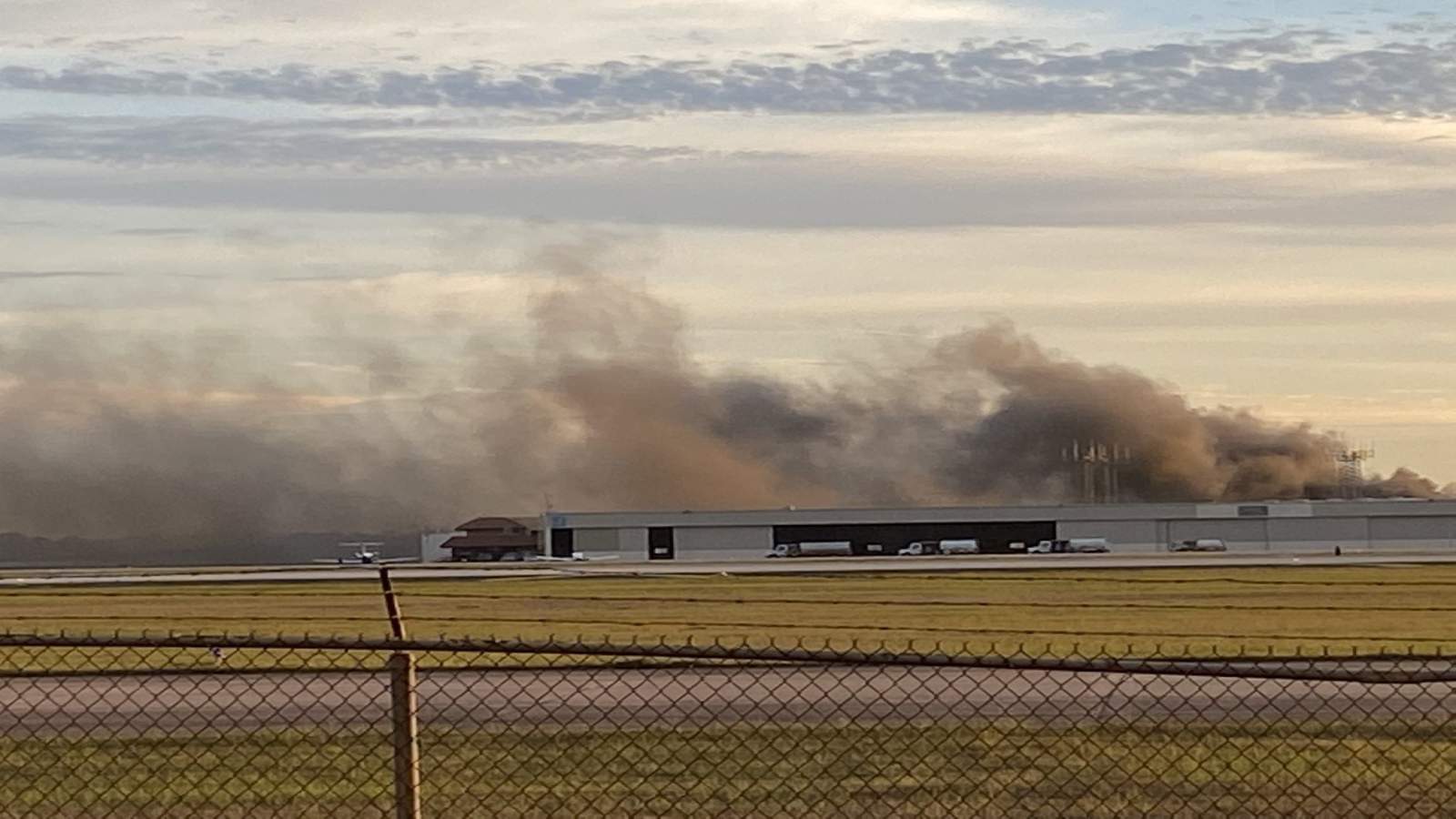 Crews respond to hangar fire at Hobby Airport, officials say