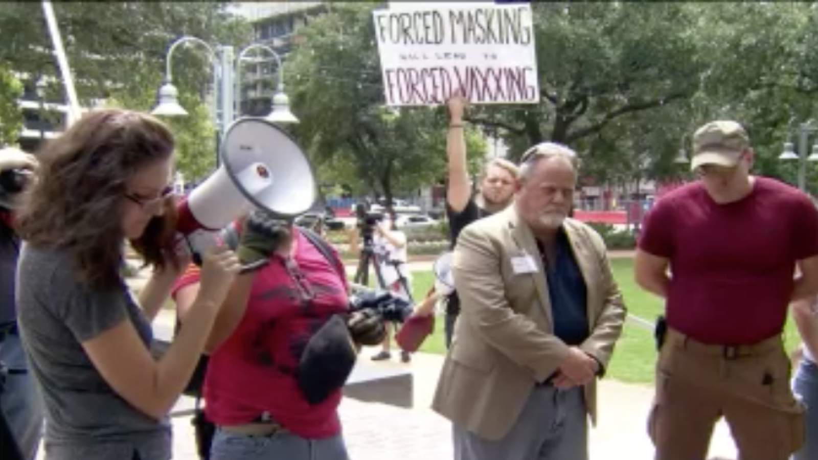 Business owners rally against Harris County mask order