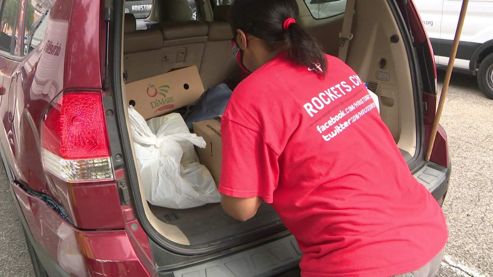 28,000 meals distributed as part of Rockets, Second Servings food distribution event