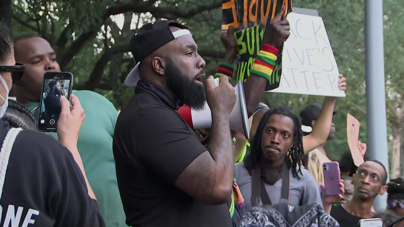 Trae tha Truth holds voter registration rally in Houston
