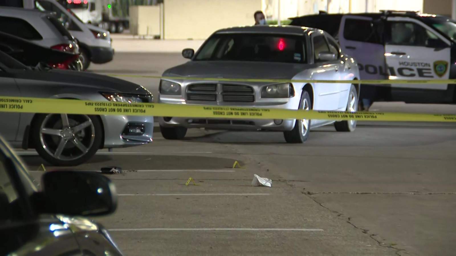 1 killed in shooting outside southeast Houston restaurant