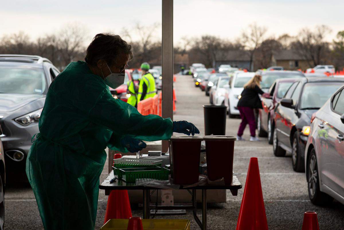 3 FEMA-run vaccination sites aimed at underserved Texans to open later this month, Abbott says