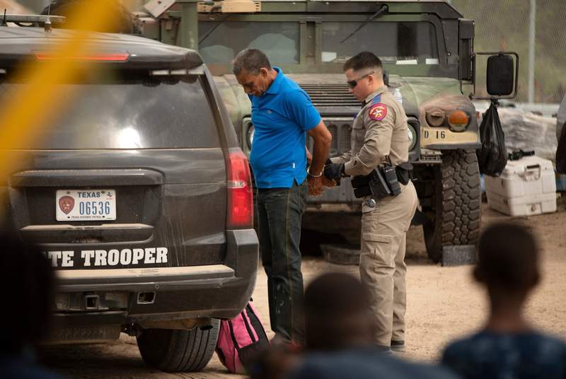 After a Texas prosecutor dismissed dozens of migrant trespassing cases, some men were dropped at a border bus station