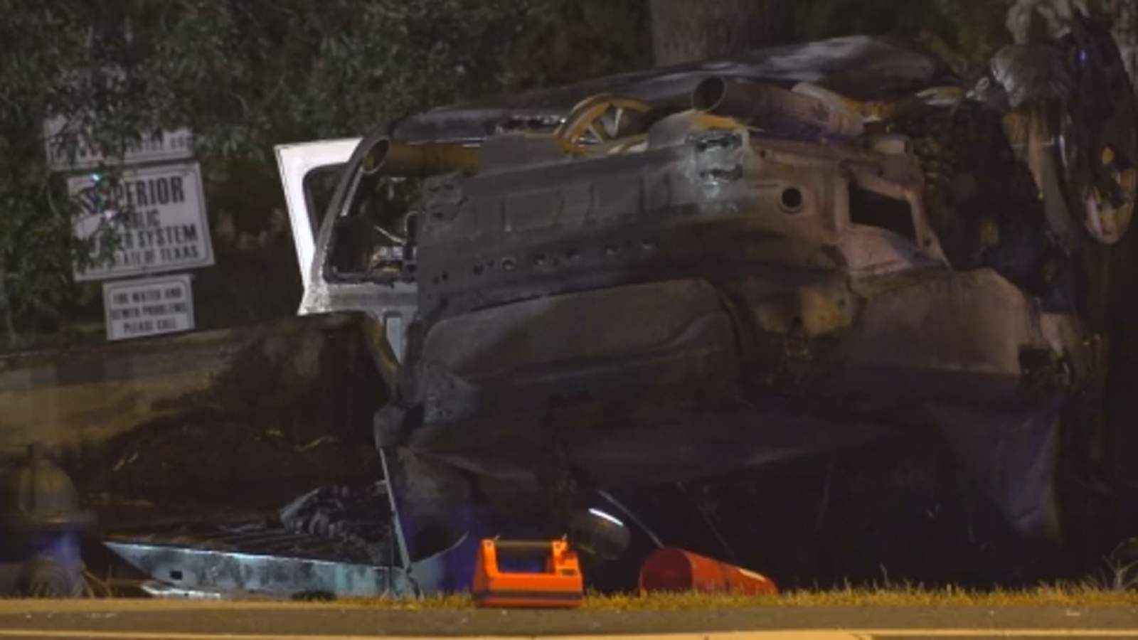 HCSO: 1 man dead and 2 others injured in fiery, multi-vehicle crash