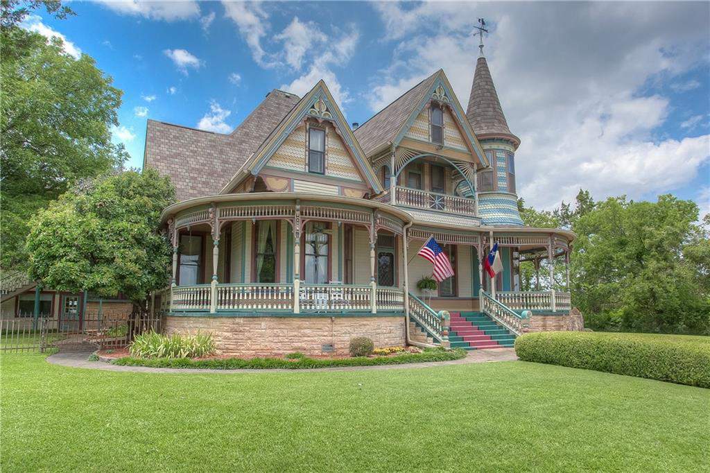 On the market: Sweet 10-bedroom, 10-bathroom Texas Hill Country home from the 19th century