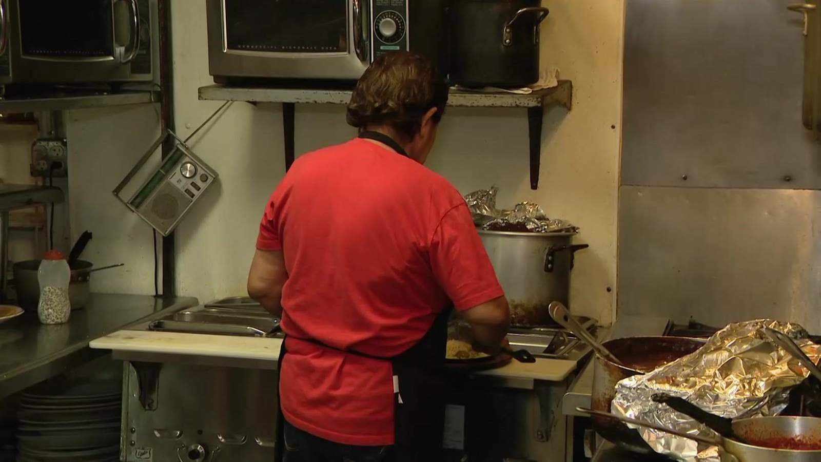 Houston restaurant industry experiencing major staffing shortage as 100% capacity resumes