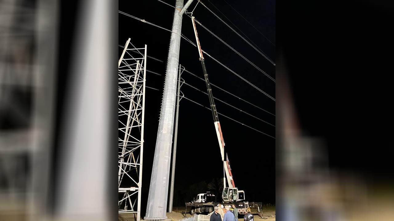 Lineman dead, another critical following 100-foot fall in Chambers County