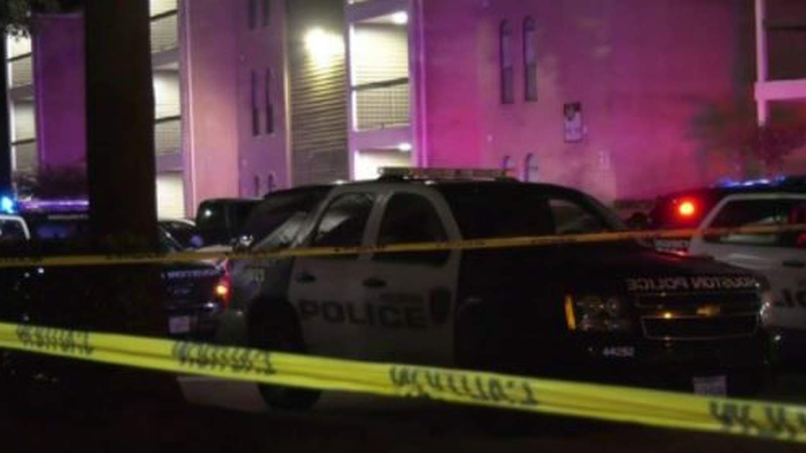 Man fatally shot in back of apartment complex in Alief, police say