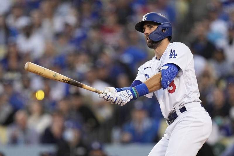 Taylor hits 3 HRs, Dodgers beat Braves 11-2 to extend NLCS