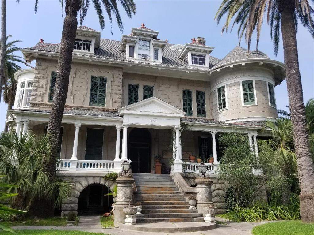 Historical 19th-century Galveston mansion lands on market for $1.2 million