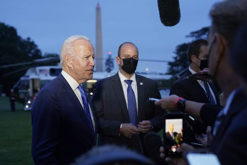 In budget turning point, Biden conceding smaller price tag