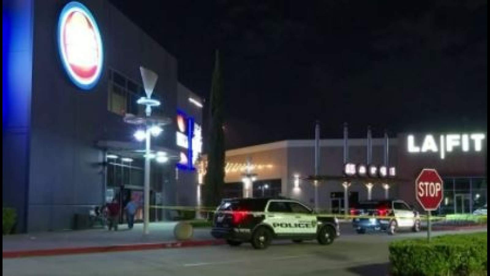 Man dies after being shot in front of daughter at Dave and Buster’s on Katy Freeway, police say