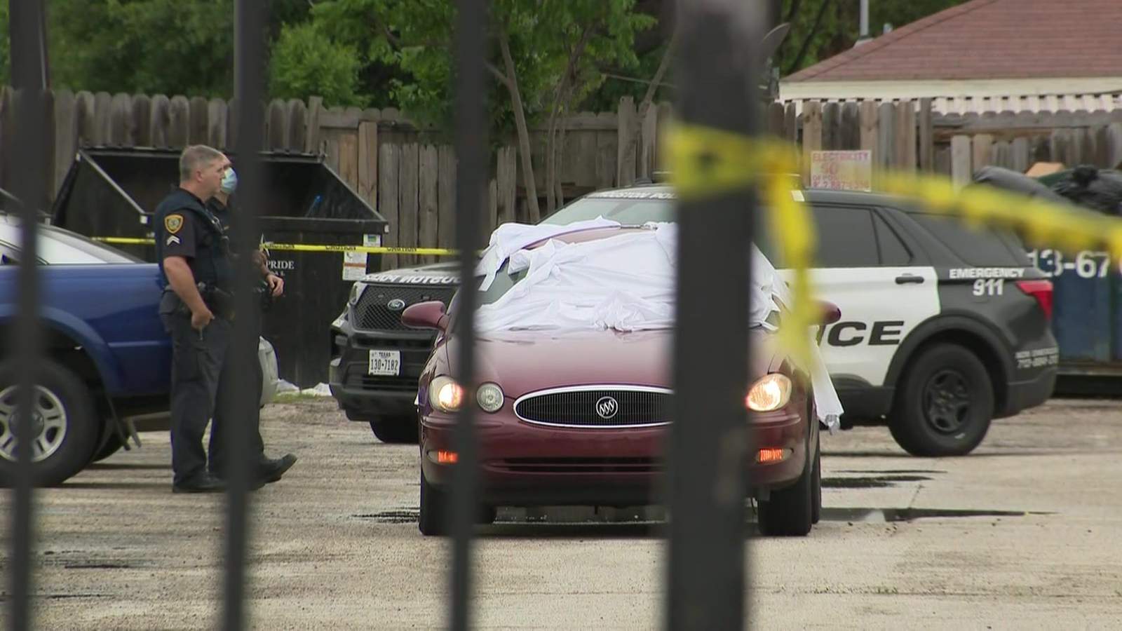 2 found dead after reports of shooting at southeast Houston apartments