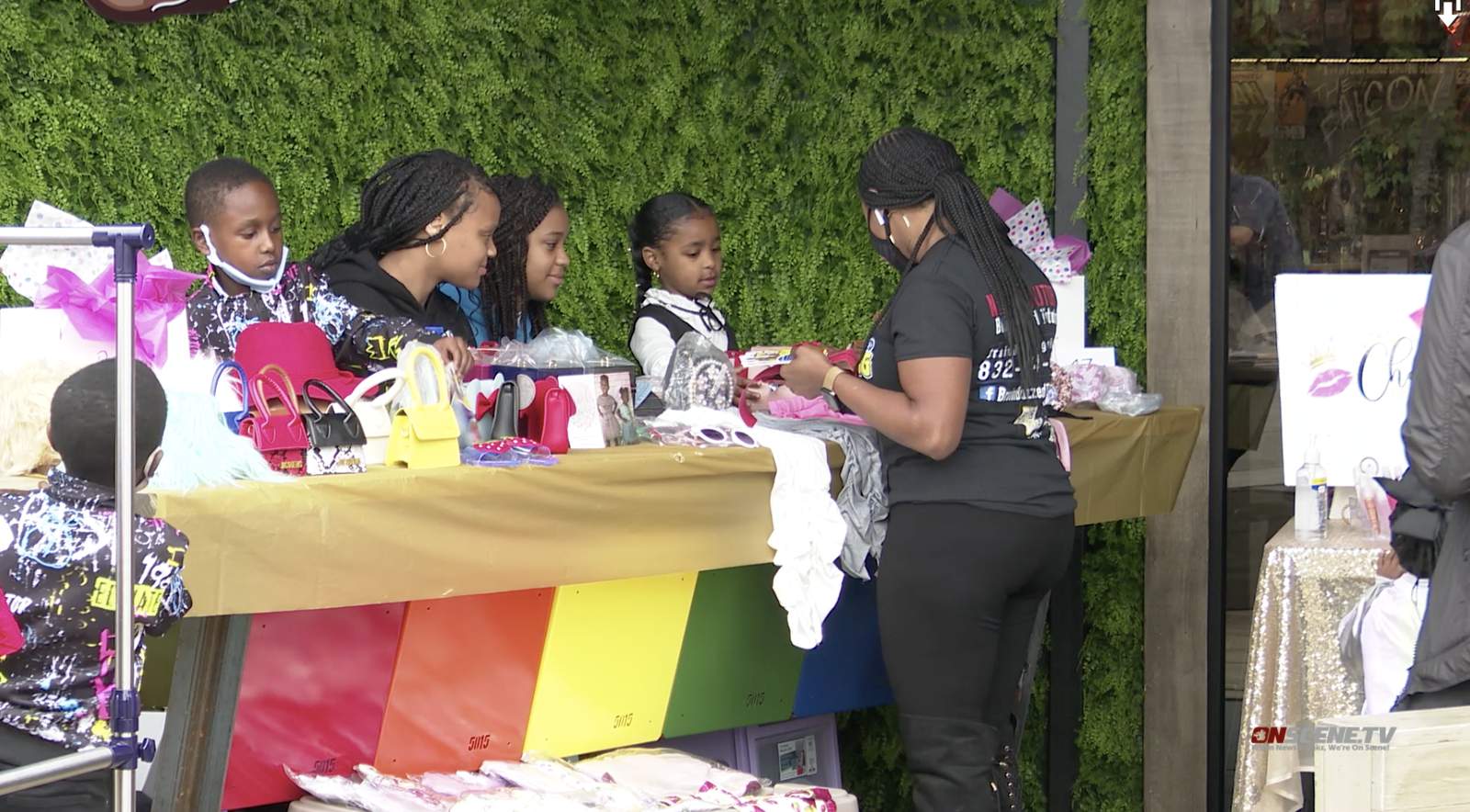 15 kid entrepreneurs showcase products at pop-up shopping event in Houston