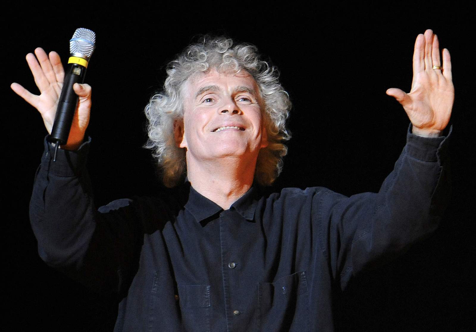 Conductor Simon Rattle to leave London post for Munich