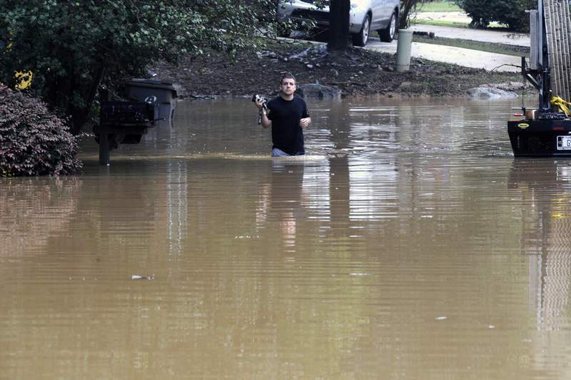 Alabama swamped, child died in floods from slow-moving front