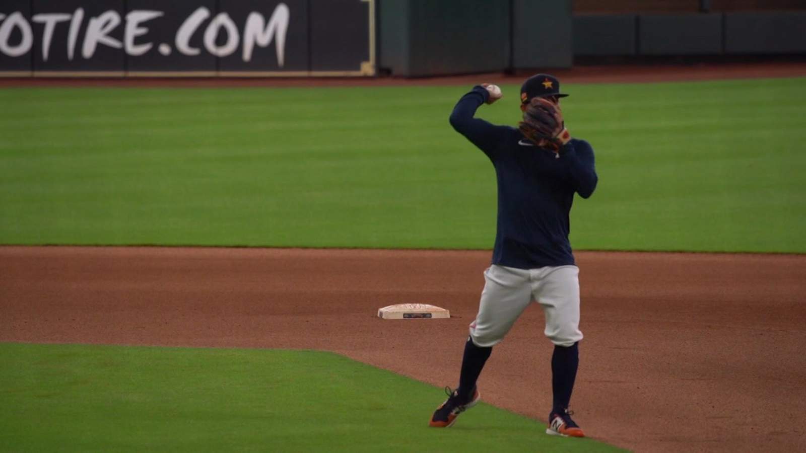 McCullers and Verlander battle in first Astros scrimmage