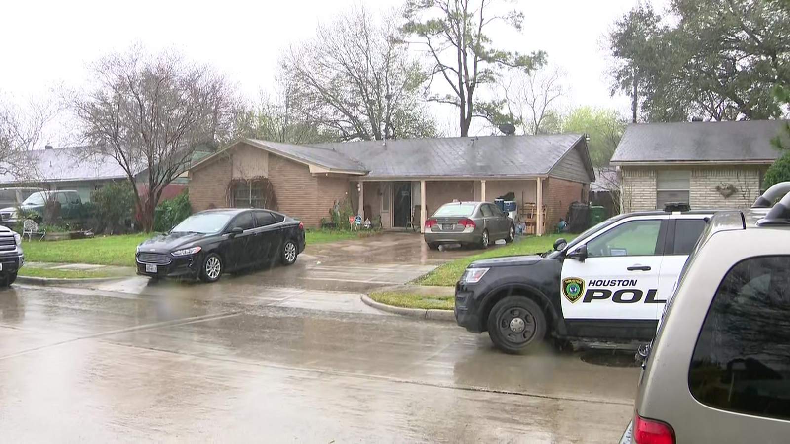 Family held at gunpoint during home invasion in SW Houston; man shot in hand, police say