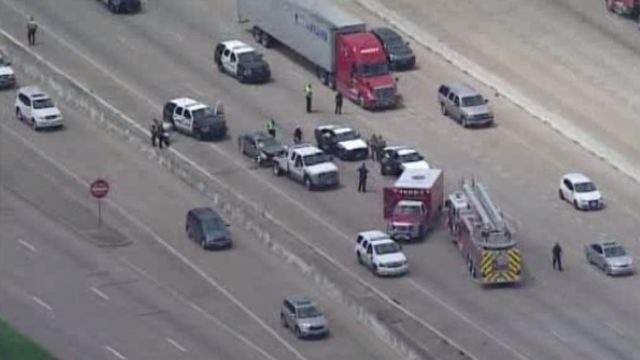 Police chase ends in crash on Highway 59 in Fort Bend County