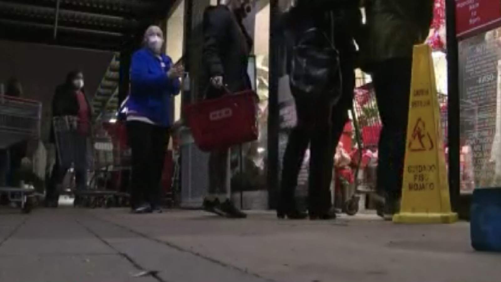 HEB prepares for an influx of people getting food, supplies to ride out the storm