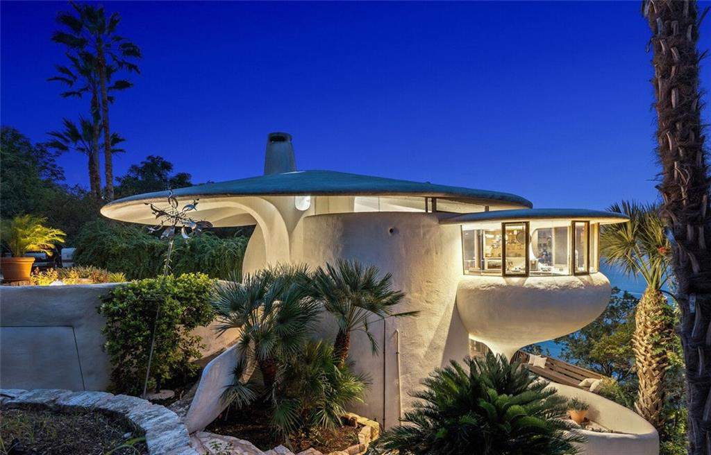 OMG -- that’s in Texas? Peek inside this mushroom-shaped home on the market