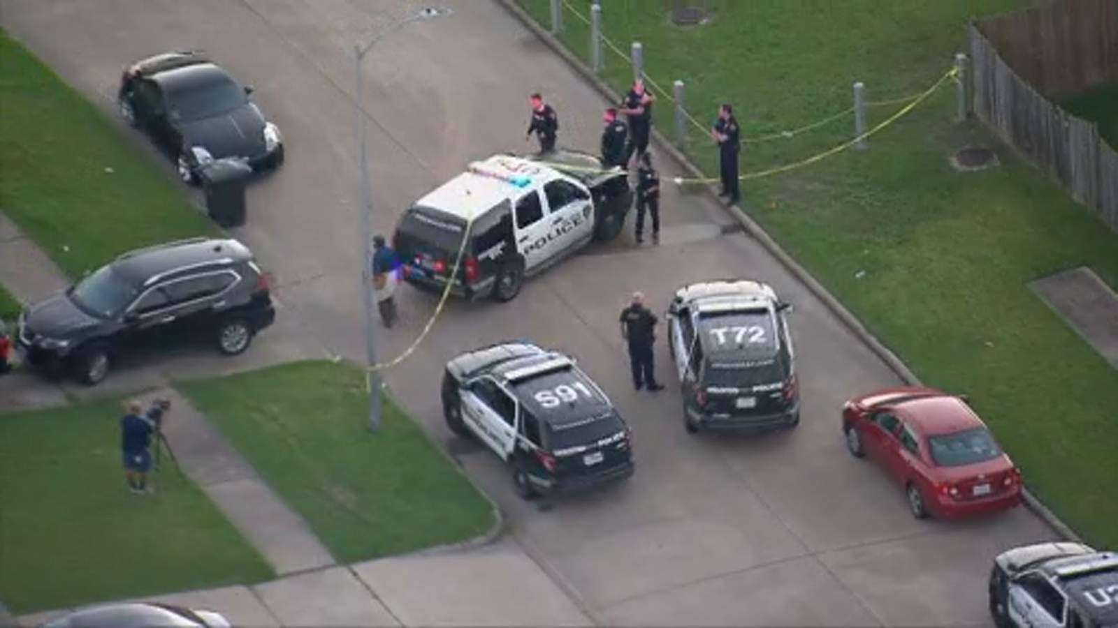 16-year-old boy shot while playing basketball at southwest Houston park, police say