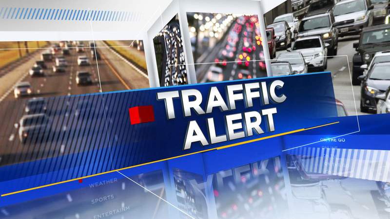 South Loop at SH 225 closed after 18-wheeler involved in 5-vehicle crash, police say