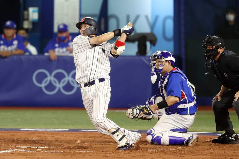 Japan bangs out three runs in eighth to reach baseball final