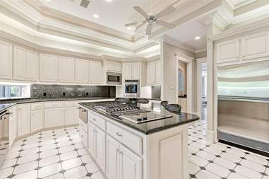 Look Inside This 3 4m Mansion In The Woodlands That Has A Spa An Outdoor Kitchen And A Greenhouse
