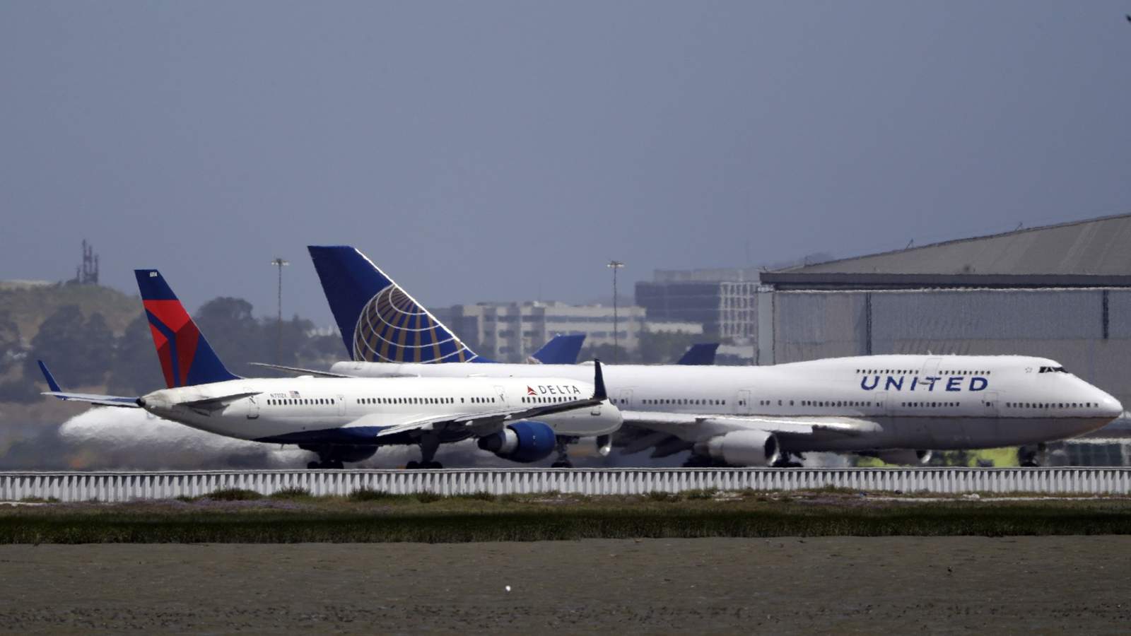 United and other US airlines get more serious on face mask requirements
