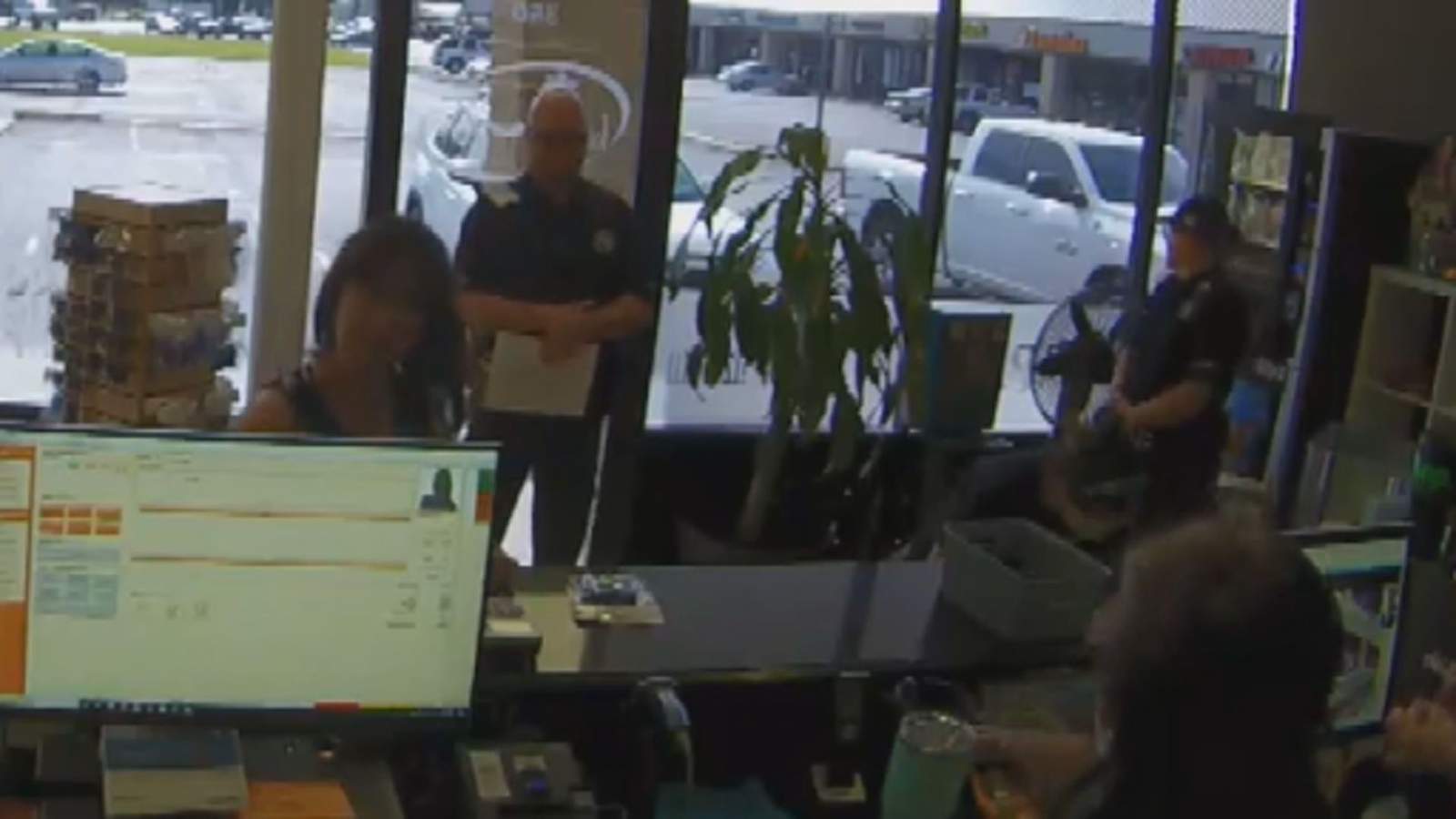 Video: 2 Harris County fire marshal inspectors shut down tanning salon while violating ‘mask order’