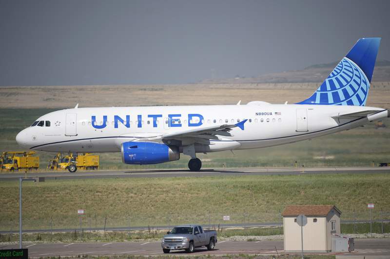 United Airlines firing about 600 employees for not complying with companywide vaccine mandate, CEOs say