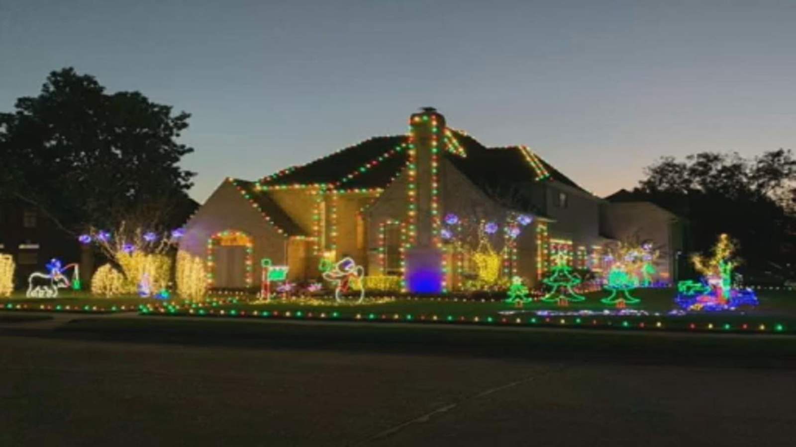 Thieves target elaborate Christmas lights display in Fort Bend County neighborhood