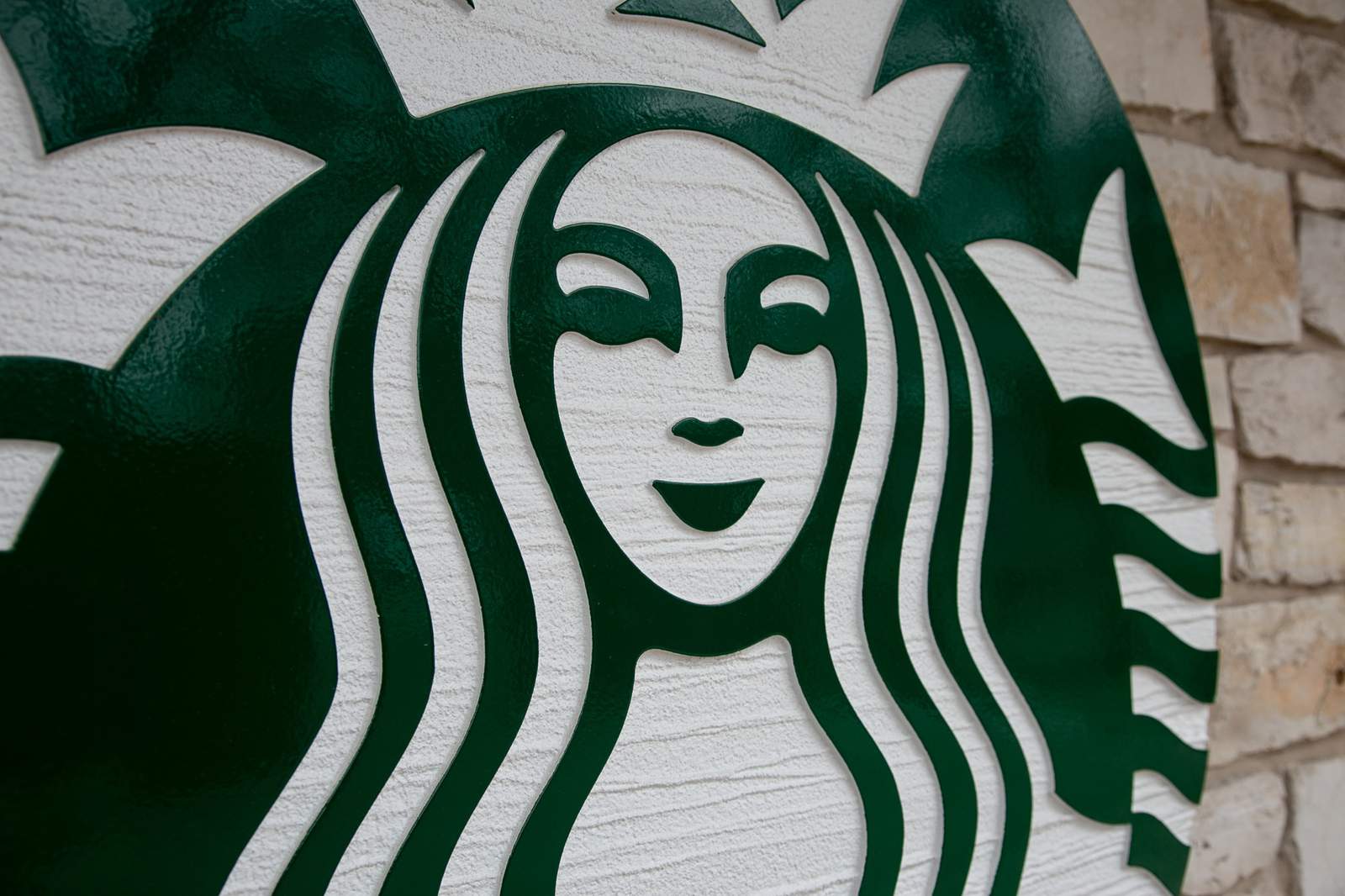 Starbucks supports Black barista’s response in confrontation with anti-mask customer