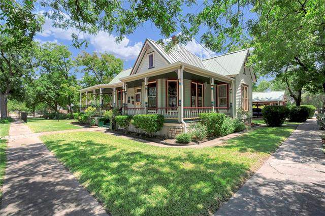 This historic 118-year-old Queen Anne Texas cottage could be yours for $325K