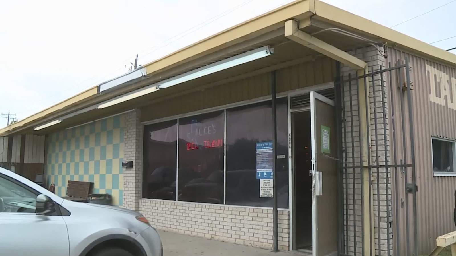 Alice’s Tall Texan Drive Inn closes after 40 years in the Heights