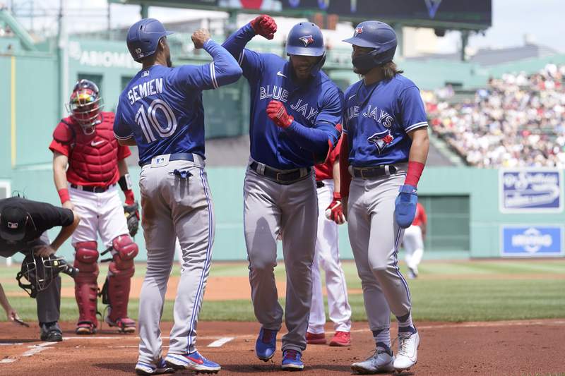 LEADING OFF: Blue Jays bop at Fenway, Rays-Chisox meet up