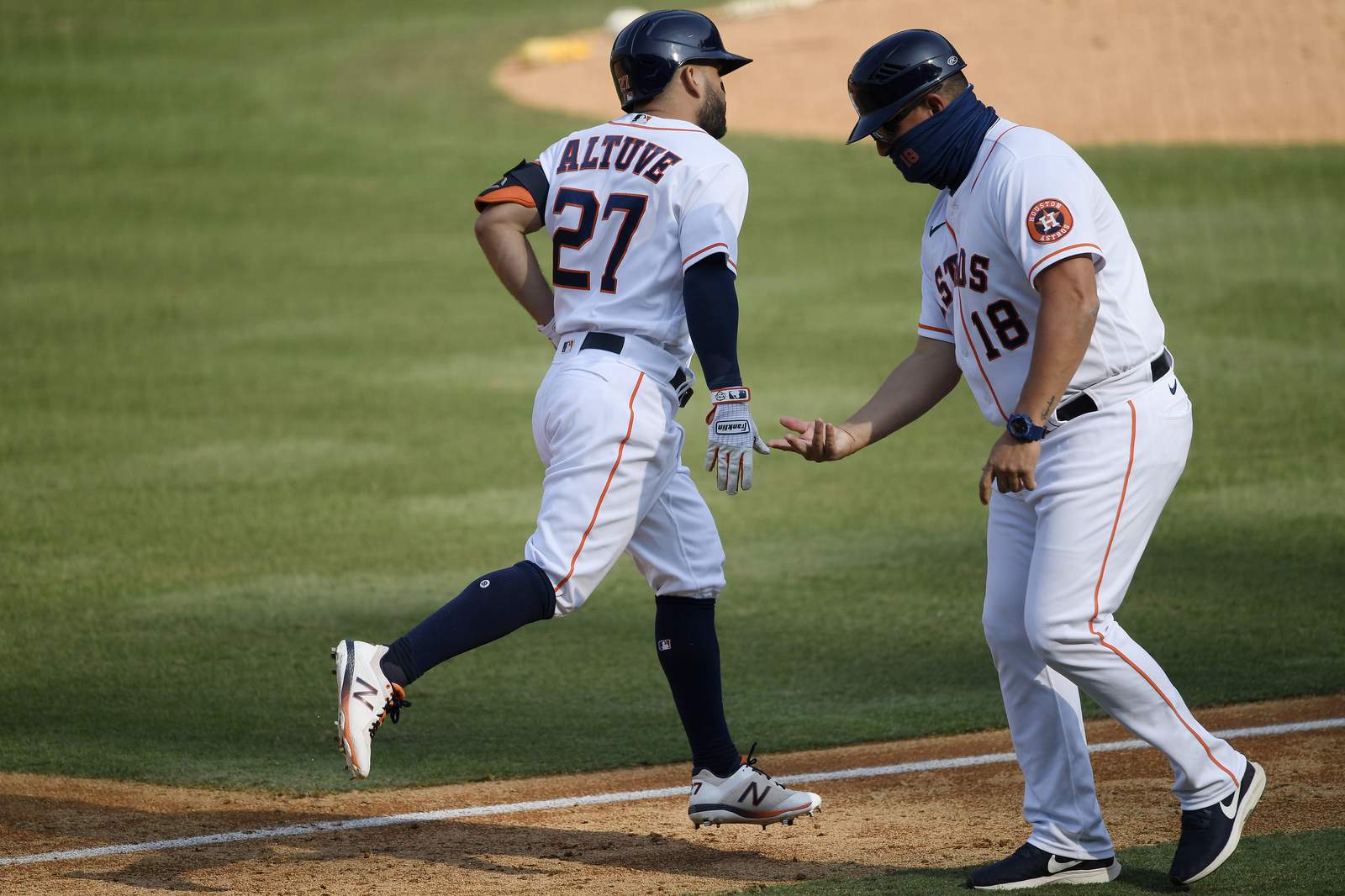 Correa powers Astros past A’s 11-6 to clinch ALDS