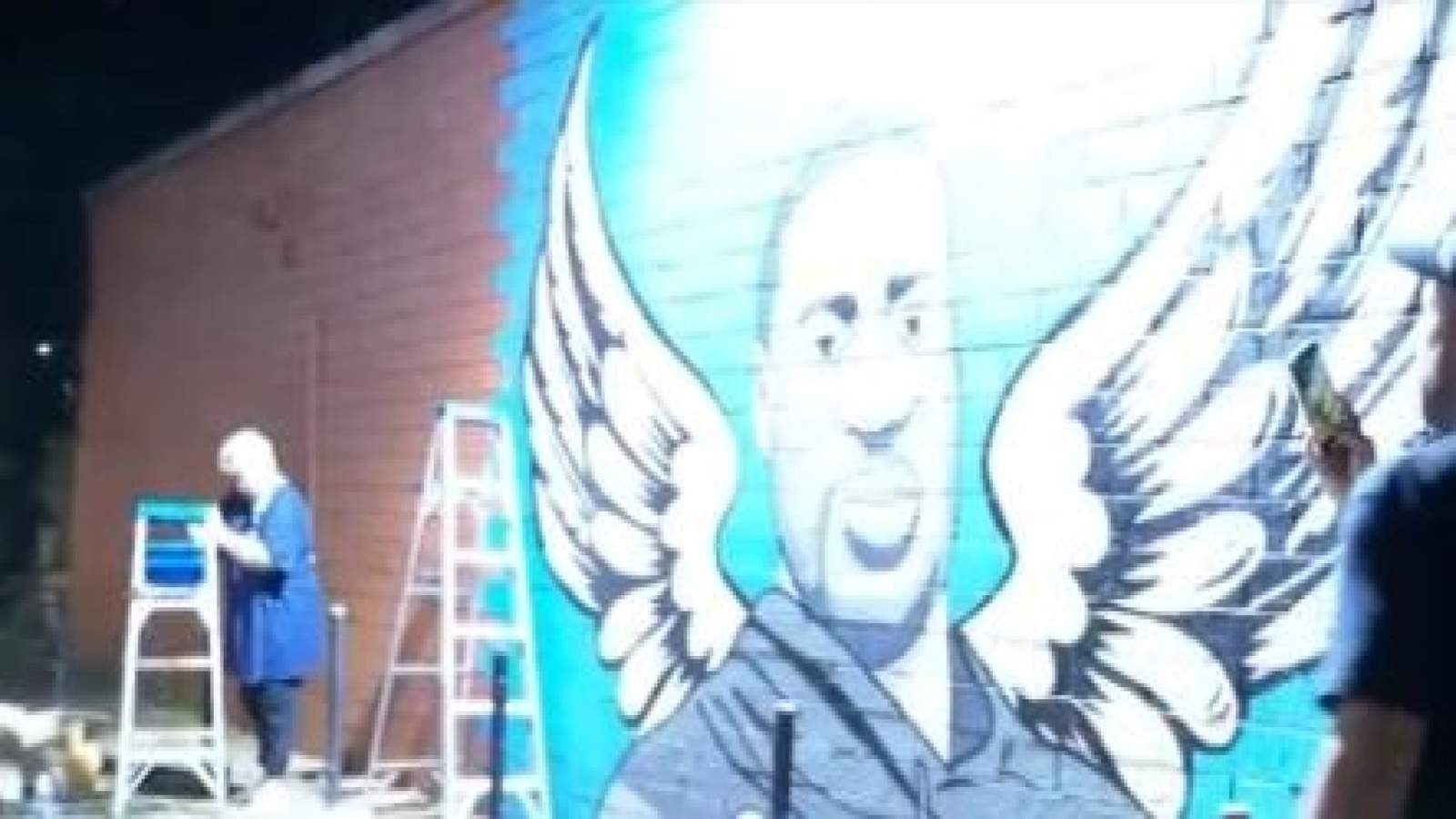 Houston artist Donkeeboy creates mural to honor George Floyd