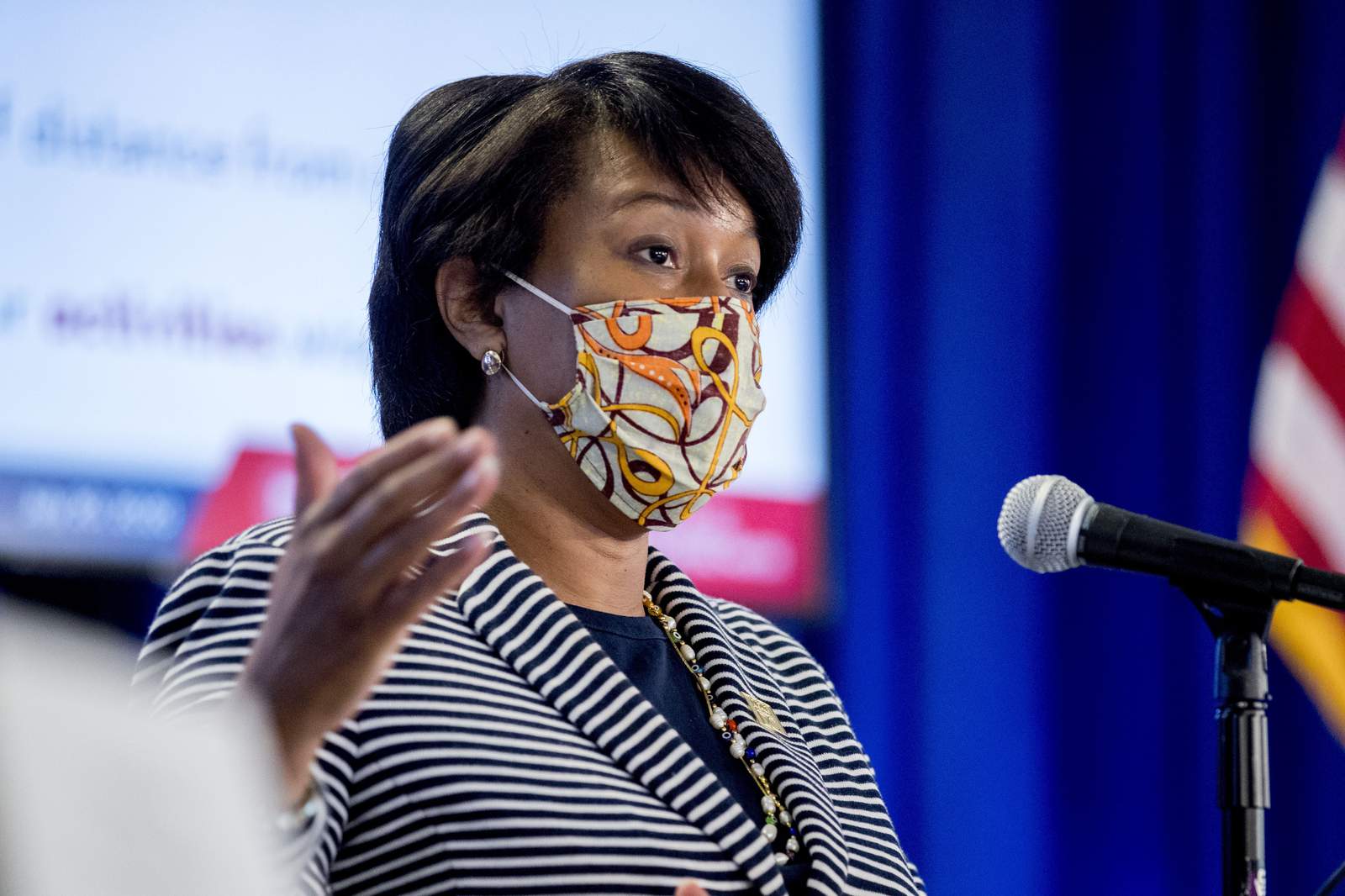 DC mayor to order mandatory masks as infections rise again