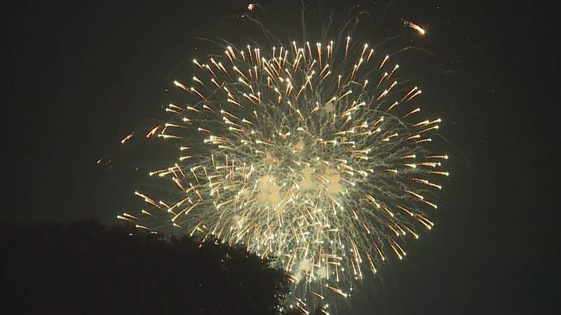 Houstonians return to Eleanor Tinsley Park for annual Freedom Over Texas fireworks show