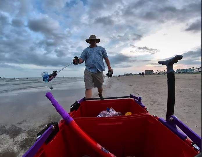 ‘Litter buggies’ guy: Galveston man gathers massive online following, hopes to create movement as he keeps area beaches clean