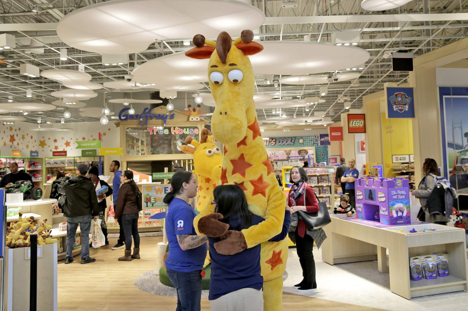 Toys R Us closes last 2 US stores, including location at Galleria mall