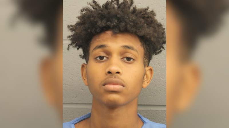 Teen charged with murder in crash that killed 3 valets posts bond, no longer in custody