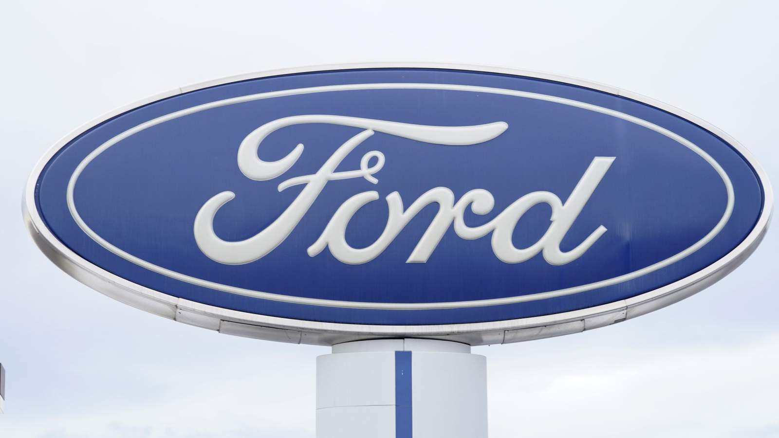 Ford recalling popular pick-up trucks because front windshields could pop out