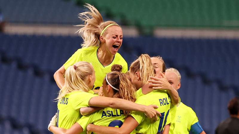 Sweden doubles up Australia, stays perfect in women's soccer