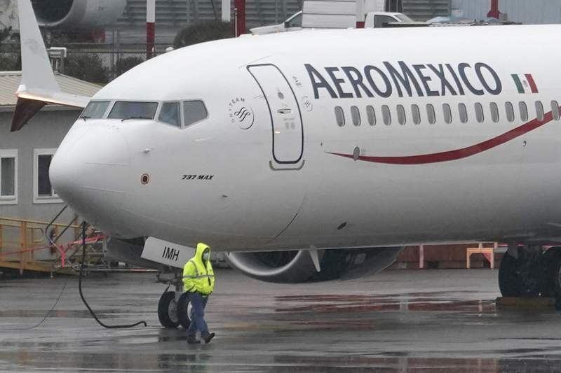 US cuts Mexico's aviation safety rating, curbing new flights