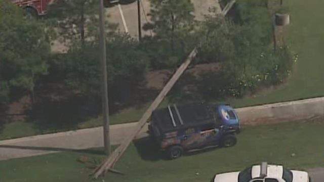 Hummer slams into power pole, knocks out power in Pearland